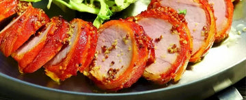 SVINEFILET PAKKET IND I BACON MED COLESLAW